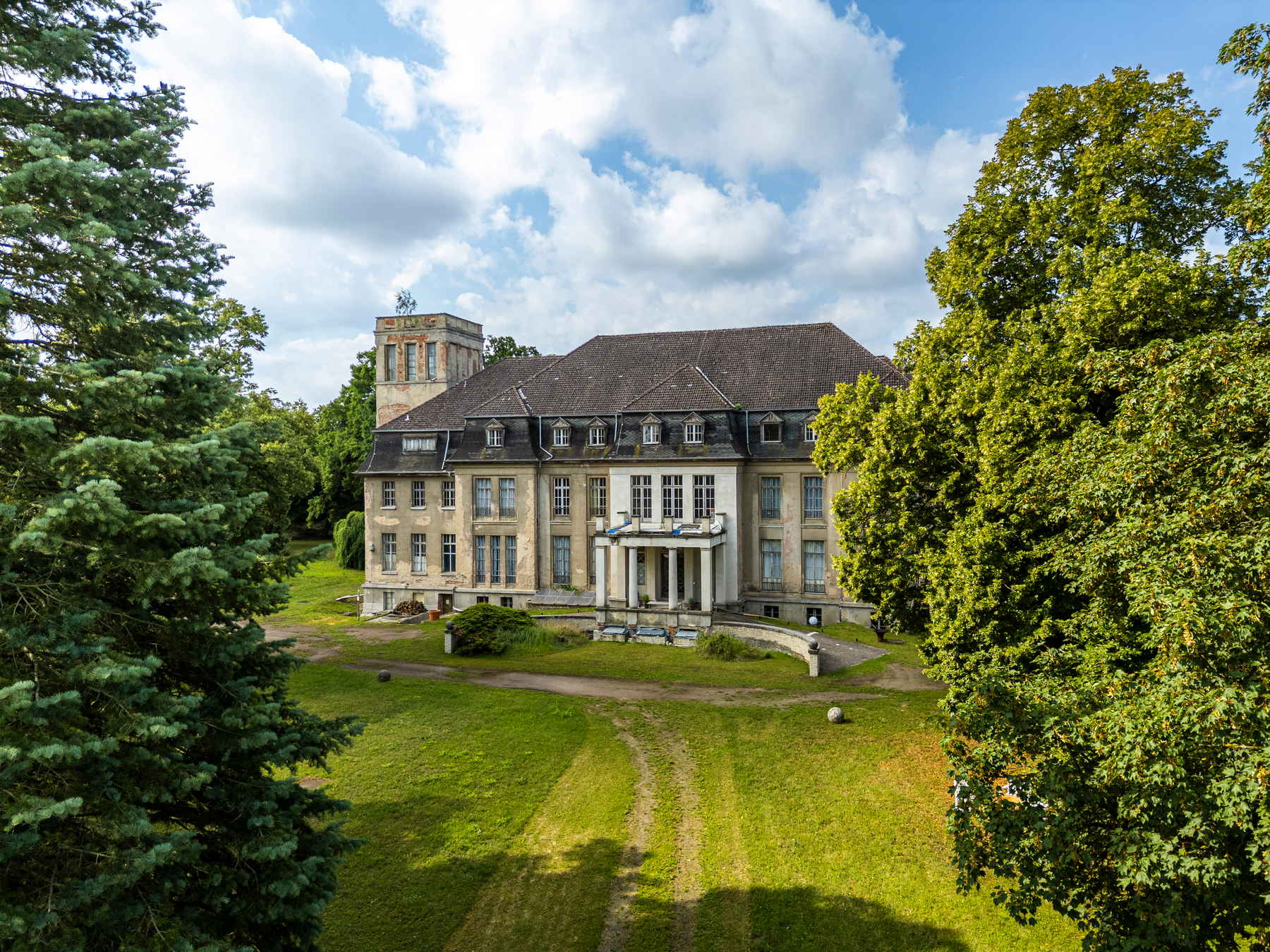 The garden front of the house, seen straight on